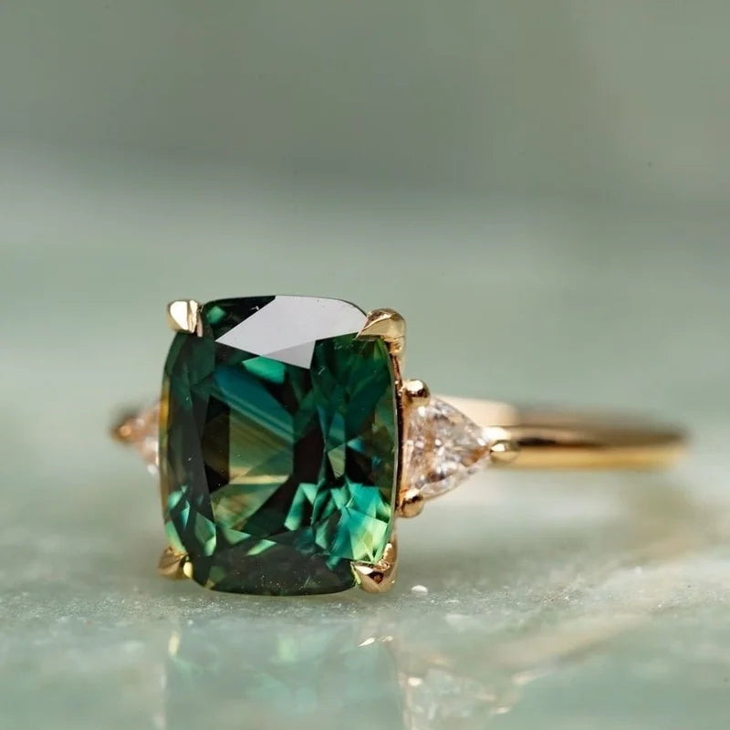 Anel Quadrado Vintage em Ouro e Pedra Verde
