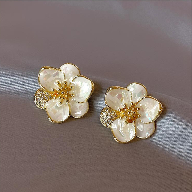 Brincos Pétalas Elegantes em Ouro