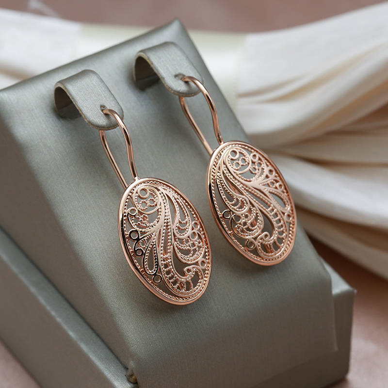 Brincos Elegantes e Brilhantes em Ouro