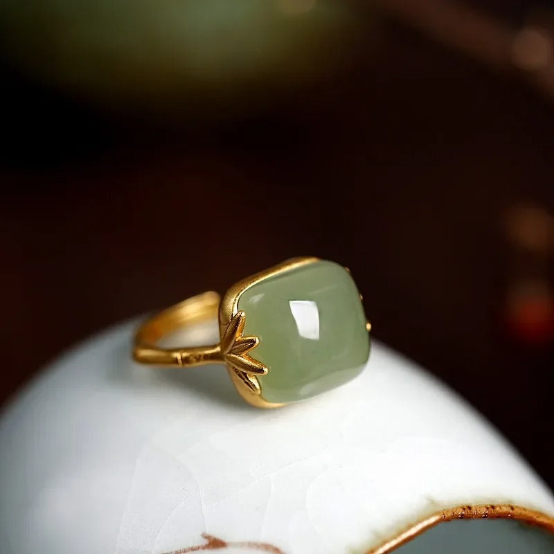 Anel Ajustável Vintage em Ouro e Jade Verde