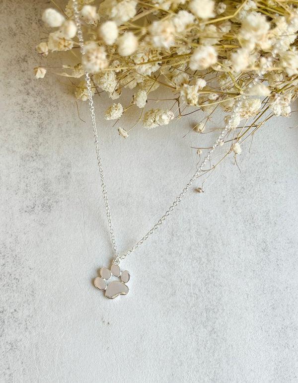 Colar Elegante com Pata em Prata – Aço Inoxidável