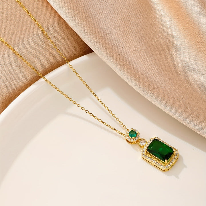 Colar Greta com Pedra de Esmeralda