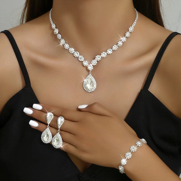 Conjunto de Três Peças de Joias para Noivas