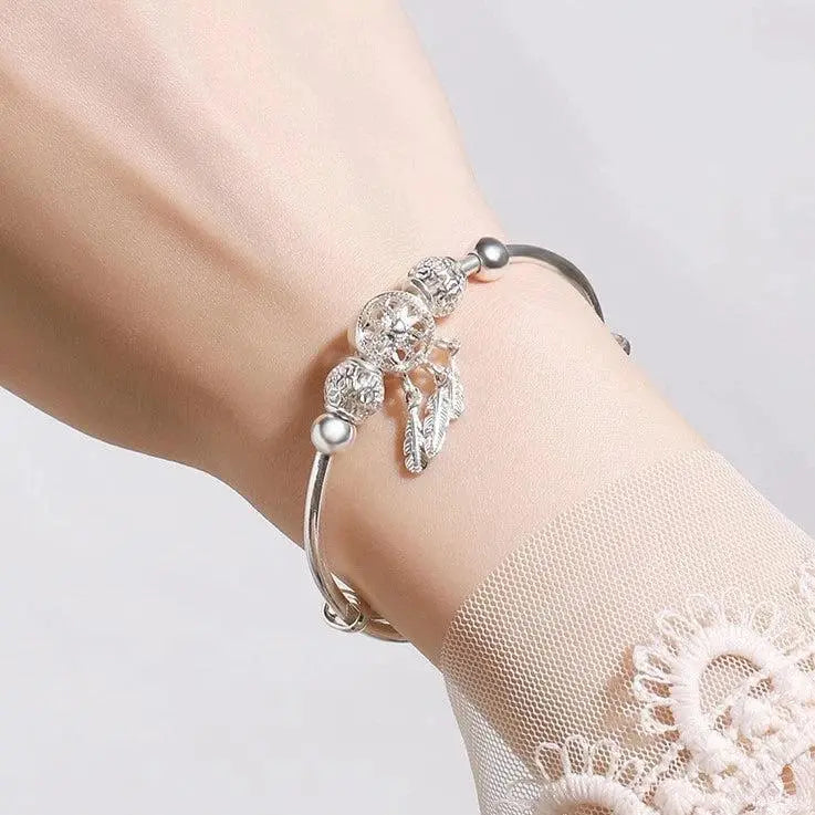 Pulseira Ajustável com Pingentes de Três Folhas em Prata