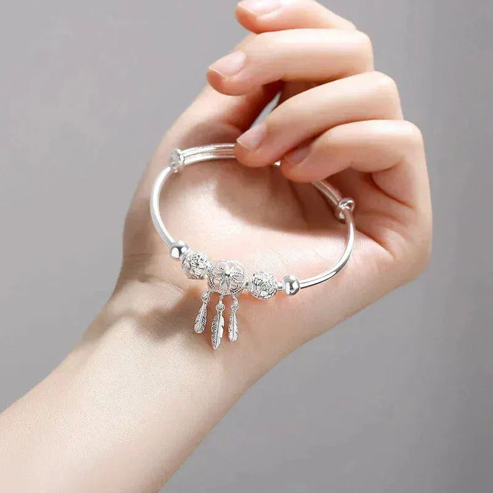 Pulseira Ajustável com Pingentes de Três Folhas em Prata