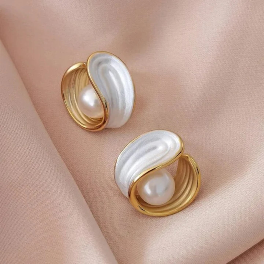 Brincos de luxo com opala branca e pérolas em ouro