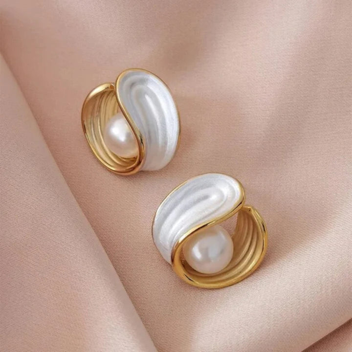 Brincos de luxo com opala branca e pérolas em ouro