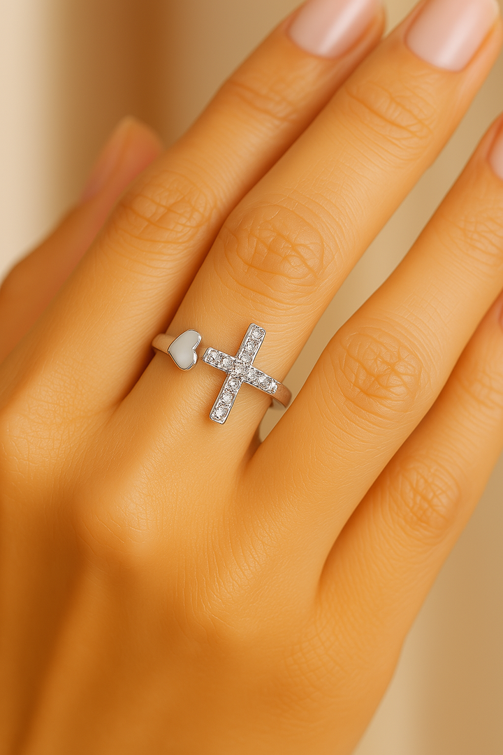 Anel Vintage Love Cross em Prata Ajustável
