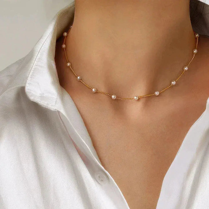Colar de Pérolas em Dourado
