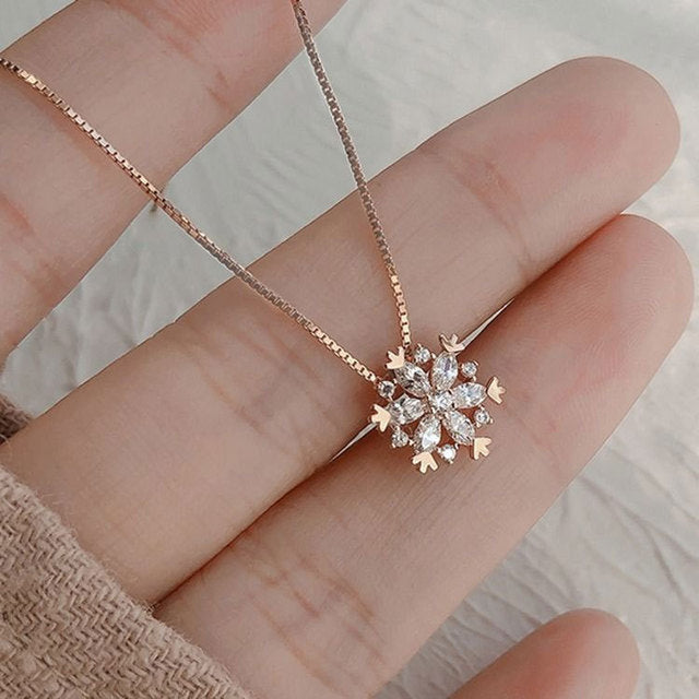 Colar de Cristal com Floco de Neve Brilhante em Ouro e Prata
