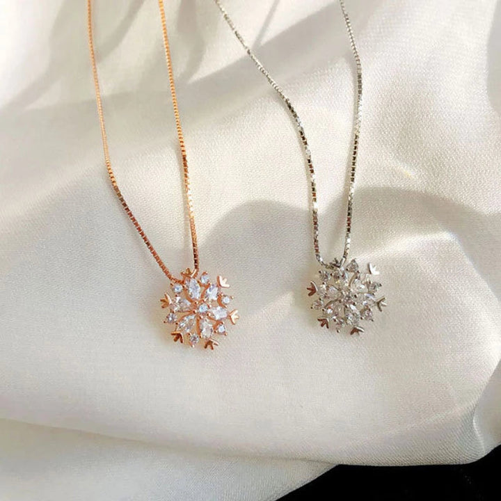 Colar de Cristal com Floco de Neve Brilhante em Ouro e Prata