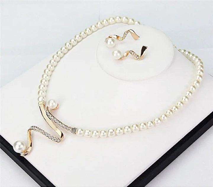 Conjunto de Colar e Brincos de Pérolas Naturais
