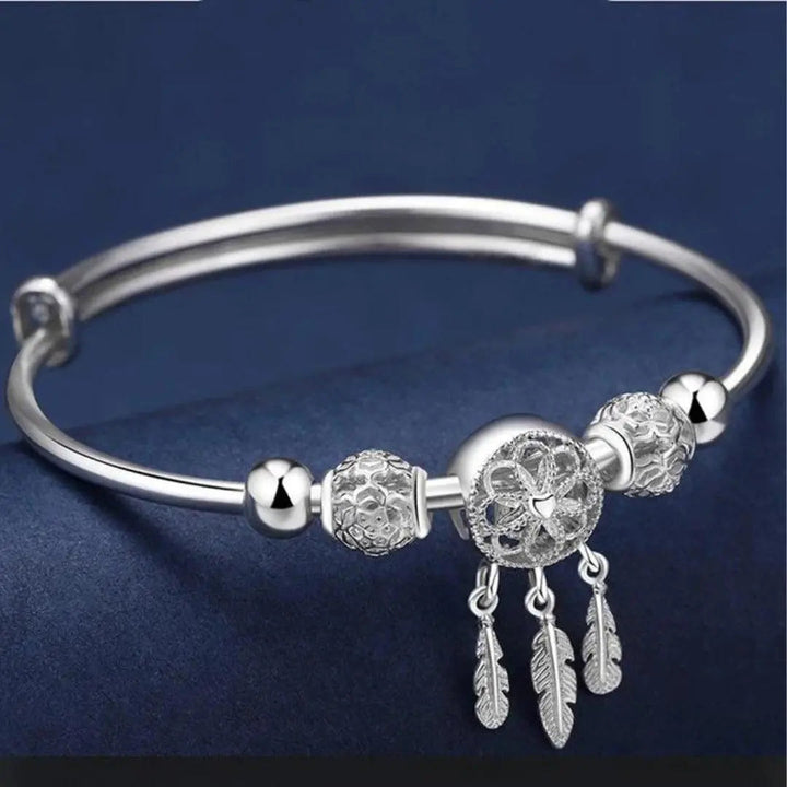 Pulseira Ajustável com Pingentes de Três Folhas em Prata