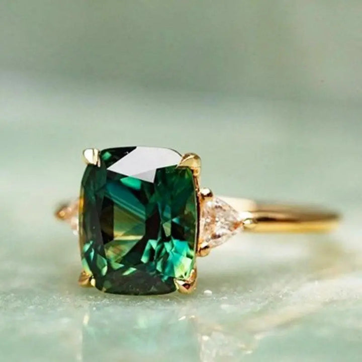 Anel Elegante Quadrado com Esmeralda