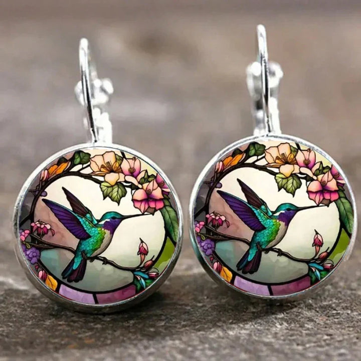Colar com Pingente em Forma de Colibri com Cúpula de Vidro