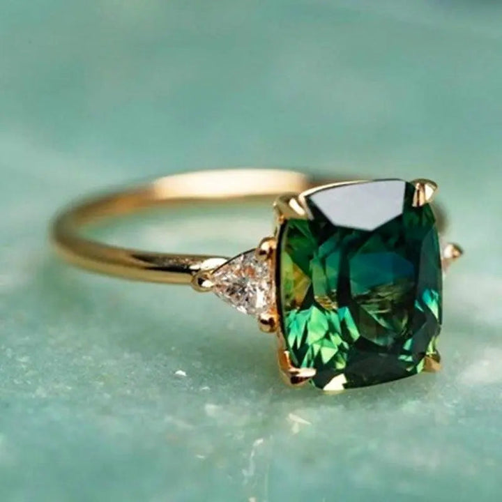 Anel Elegante Quadrado com Esmeralda