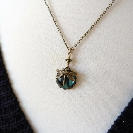 Colar Retro Libélula Verde Cristal