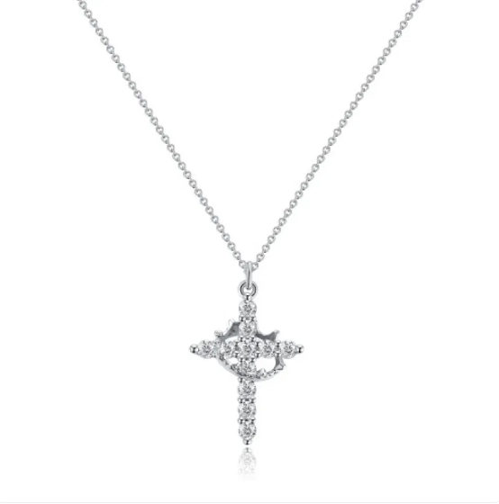 Colar com Cruz e Coroa de Diamantes
