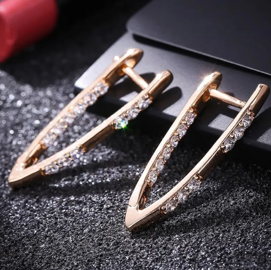 Brincos com Incrustações de Zircão em Ouro Rosa