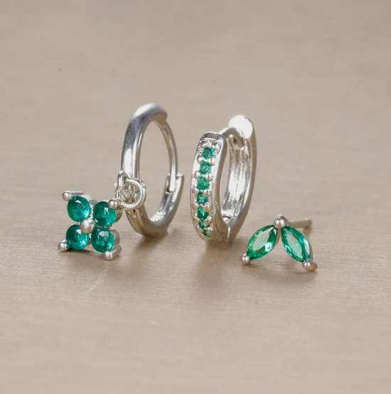 Conjunto de Brincos com Diamantes em Forma de Flor