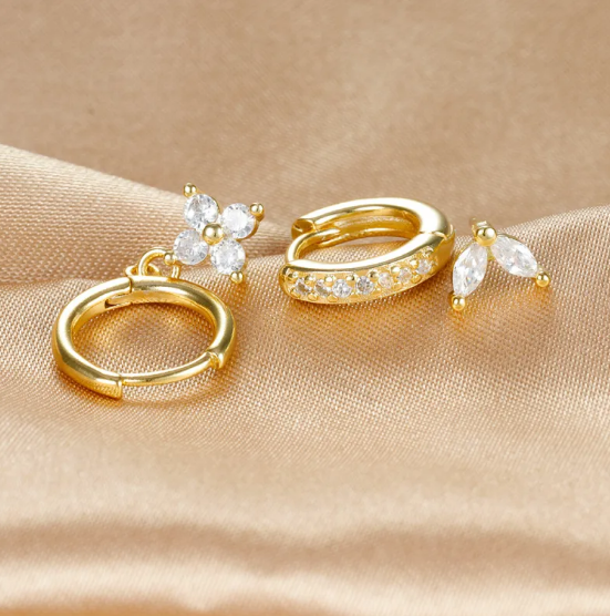 Conjunto de Brincos com Diamantes em Forma de Flor