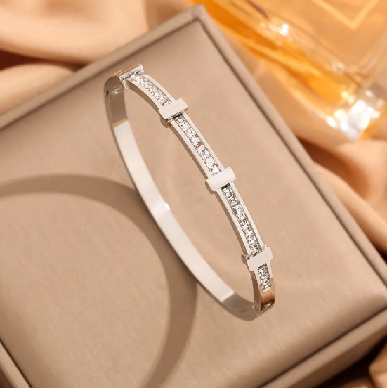 Pulseira Aberta Geométrica Simples com Duas Camadas de Zircão