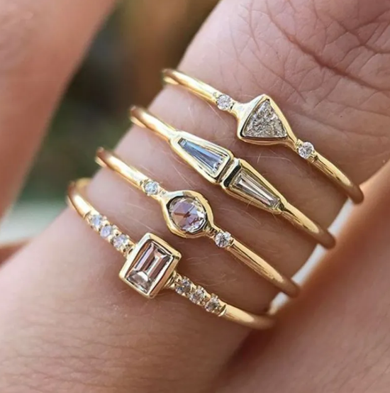Anel Quadrado de Zircónio com Quatro Diamantes