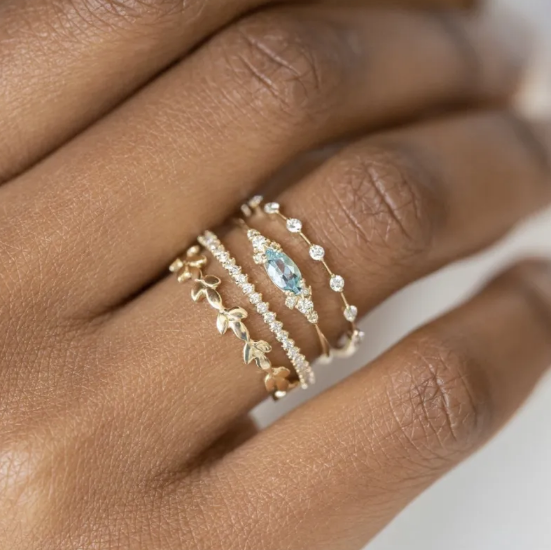 Anel Quadrado de Zircónio com Quatro Diamantes
