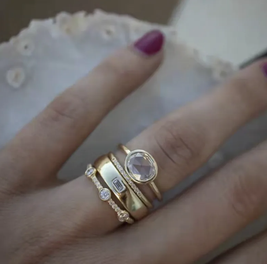 Anel Quadrado de Zircónio com Quatro Diamantes