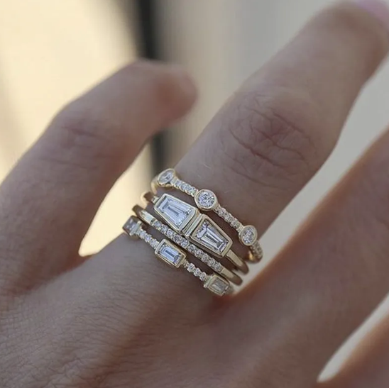 Anel Quadrado de Zircónio com Quatro Diamantes