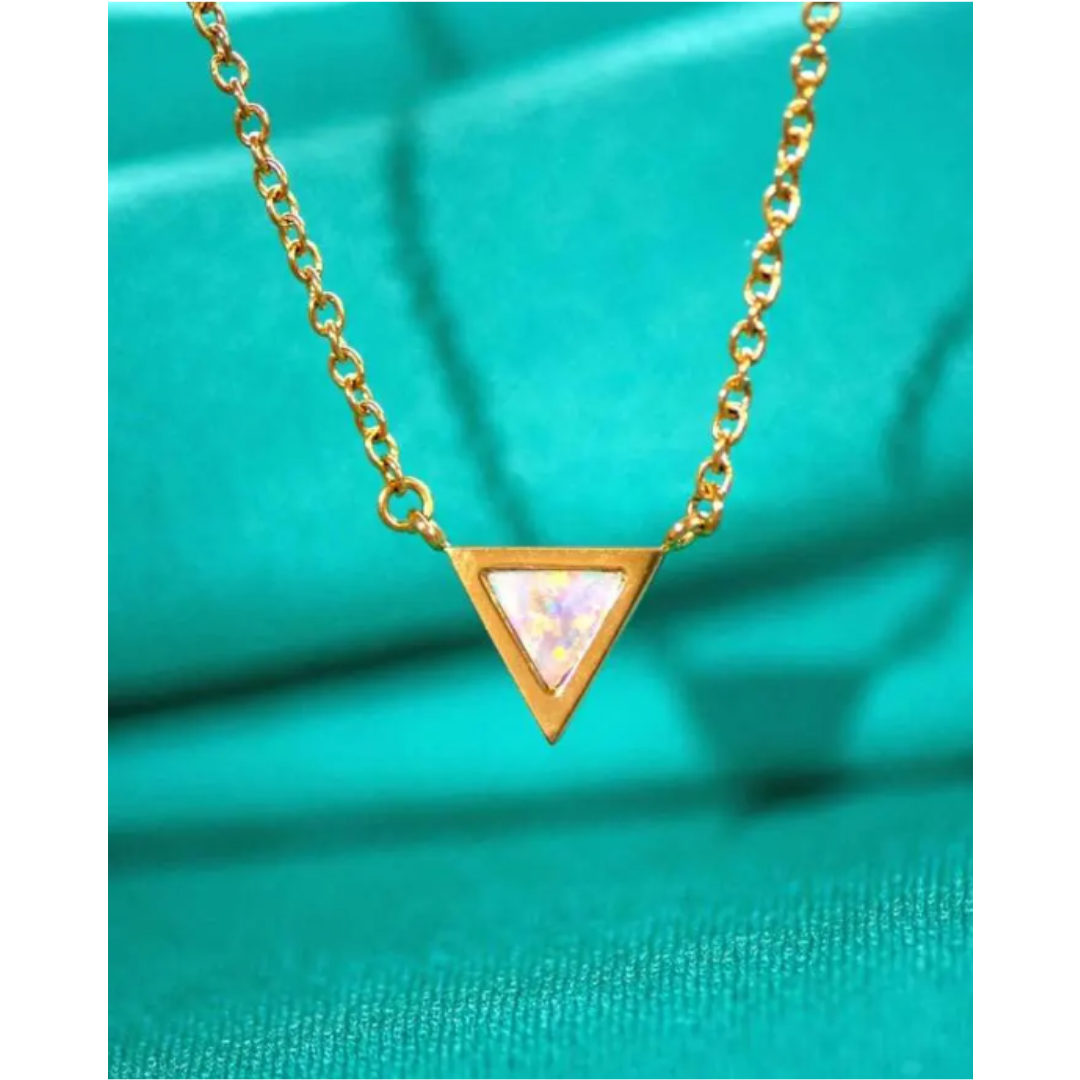 Colar de pedra da lua - Medalhão Triangular