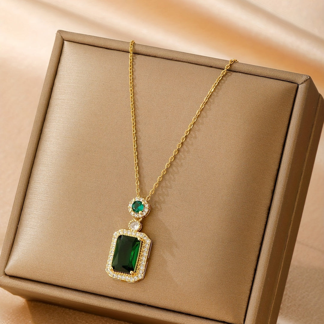 Colar Greta com Pedra de Esmeralda