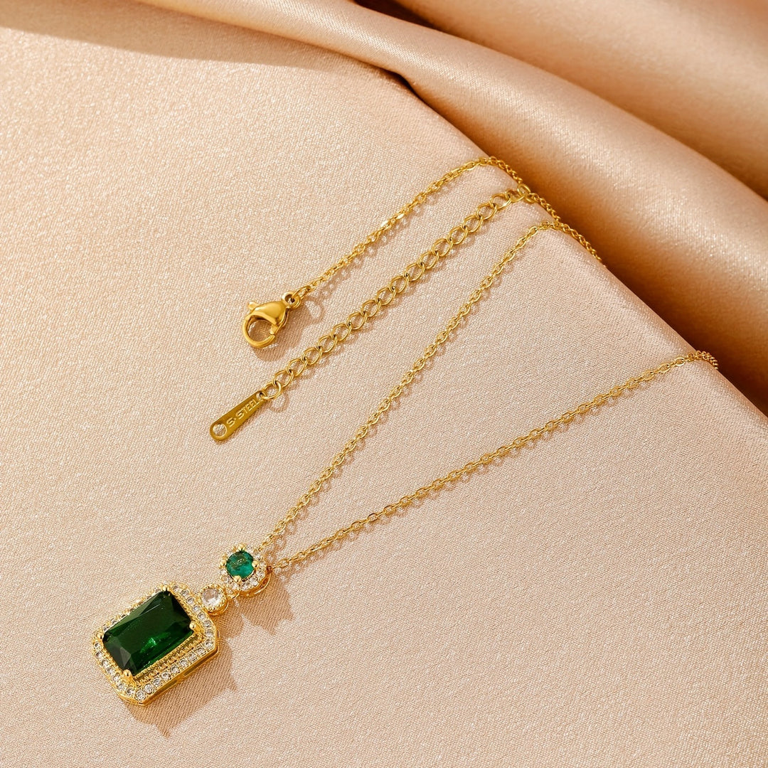 Colar Greta com Pedra de Esmeralda