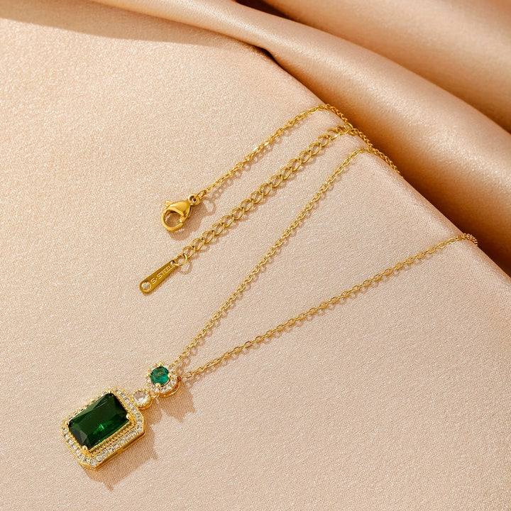 Colar Greta com Pedra de Esmeralda