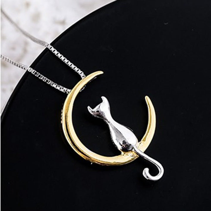 Colar Elegante com Lua Crescente e Gato