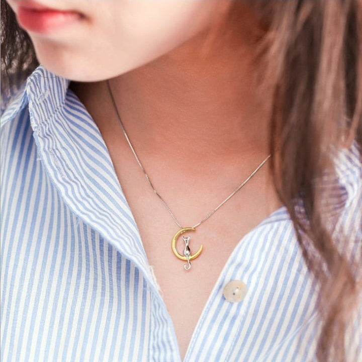 Colar Elegante com Lua Crescente e Gato