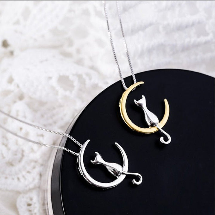 Colar Elegante com Lua Crescente e Gato