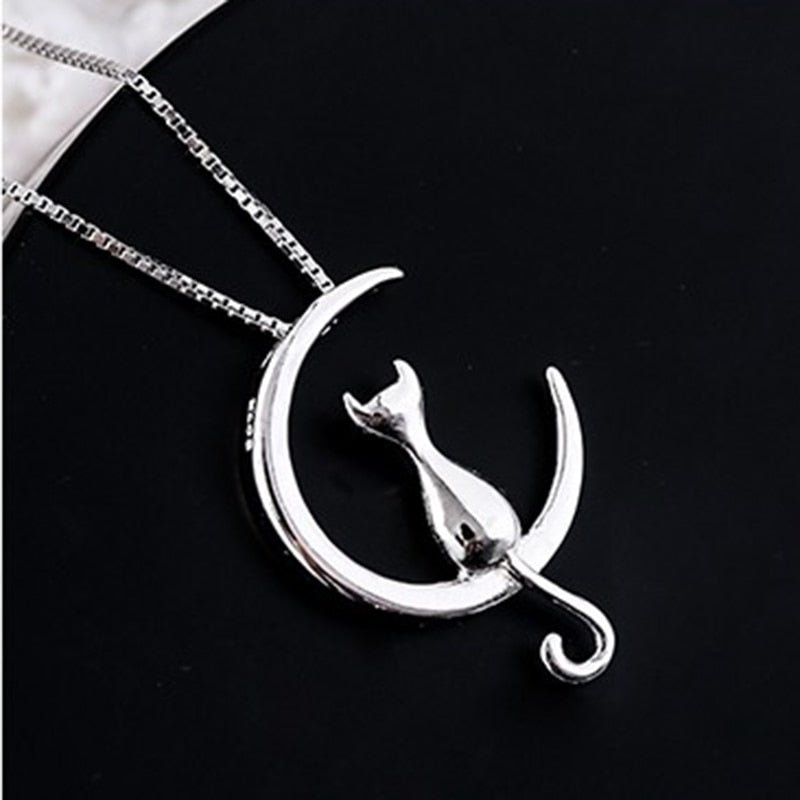 Colar Elegante com Lua Crescente e Gato