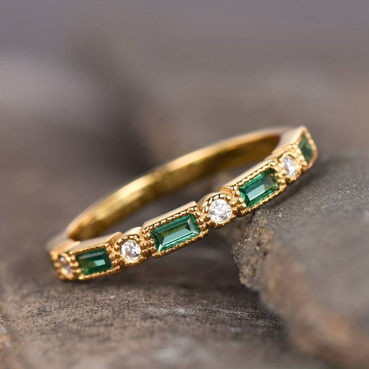 Alex - Anel de Ouro com Incrustações de Zircônia Verde