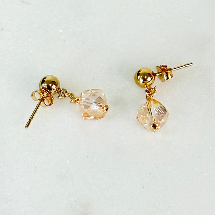 Brincos Pendentes Delicados Liana em Ouro