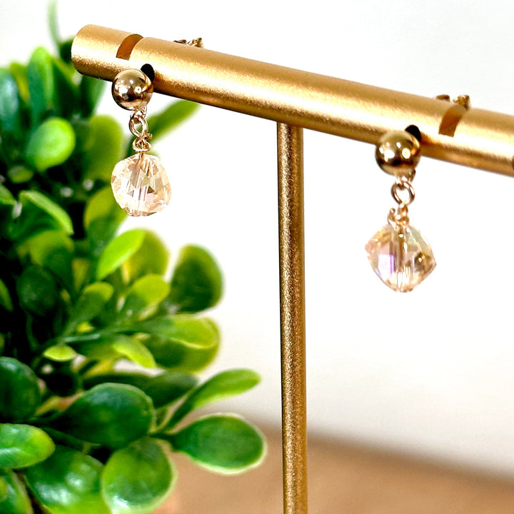 Brincos Pendentes Delicados Liana em Ouro