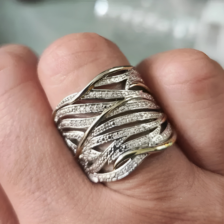 Anel Elegante com Várias Camadas Torcidas